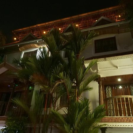 Hotel White Rose Kochi Zewnętrze zdjęcie