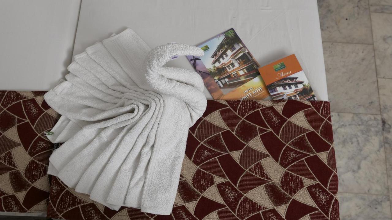 Hotel White Rose Kochi Zewnętrze zdjęcie