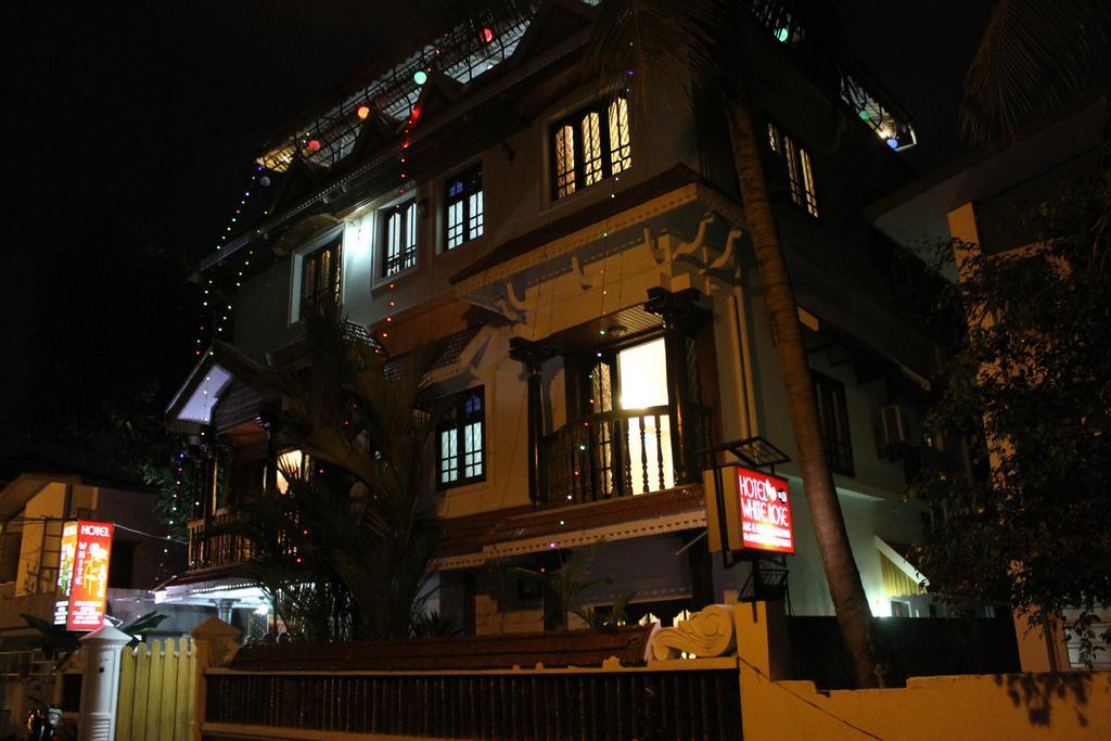 Hotel White Rose Kochi Zewnętrze zdjęcie