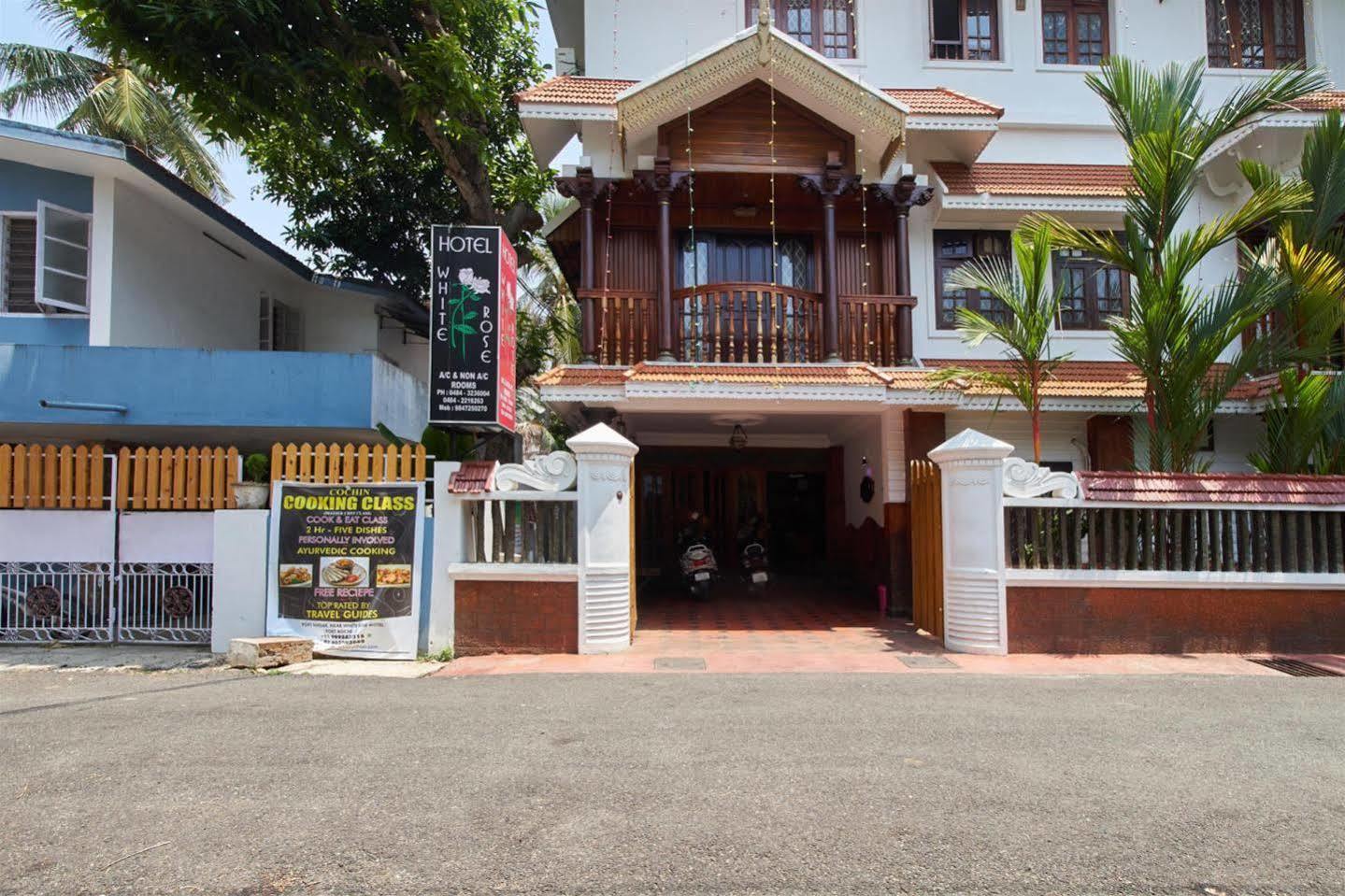 Hotel White Rose Kochi Zewnętrze zdjęcie